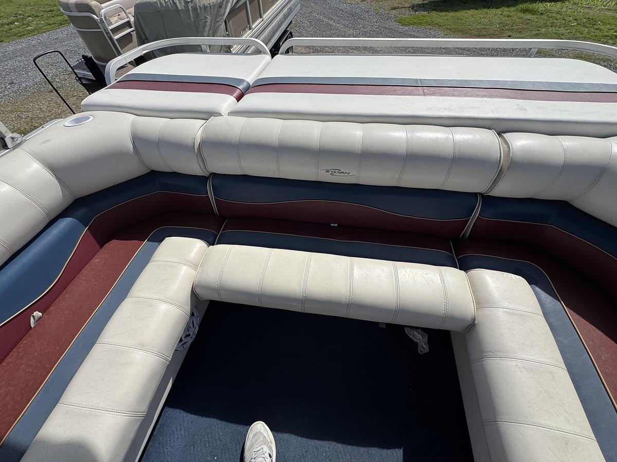 Used 2001 Sylvan Capri 8526