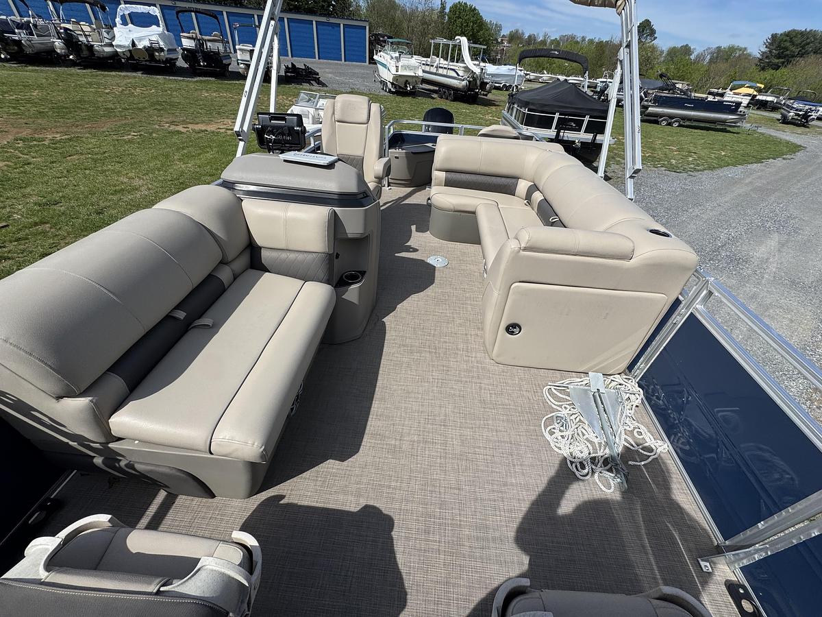 Used Sun Tracker 20 DLX Fishing Barge