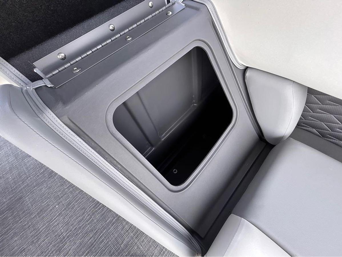 2025 Bennington 22 SSR-SPS