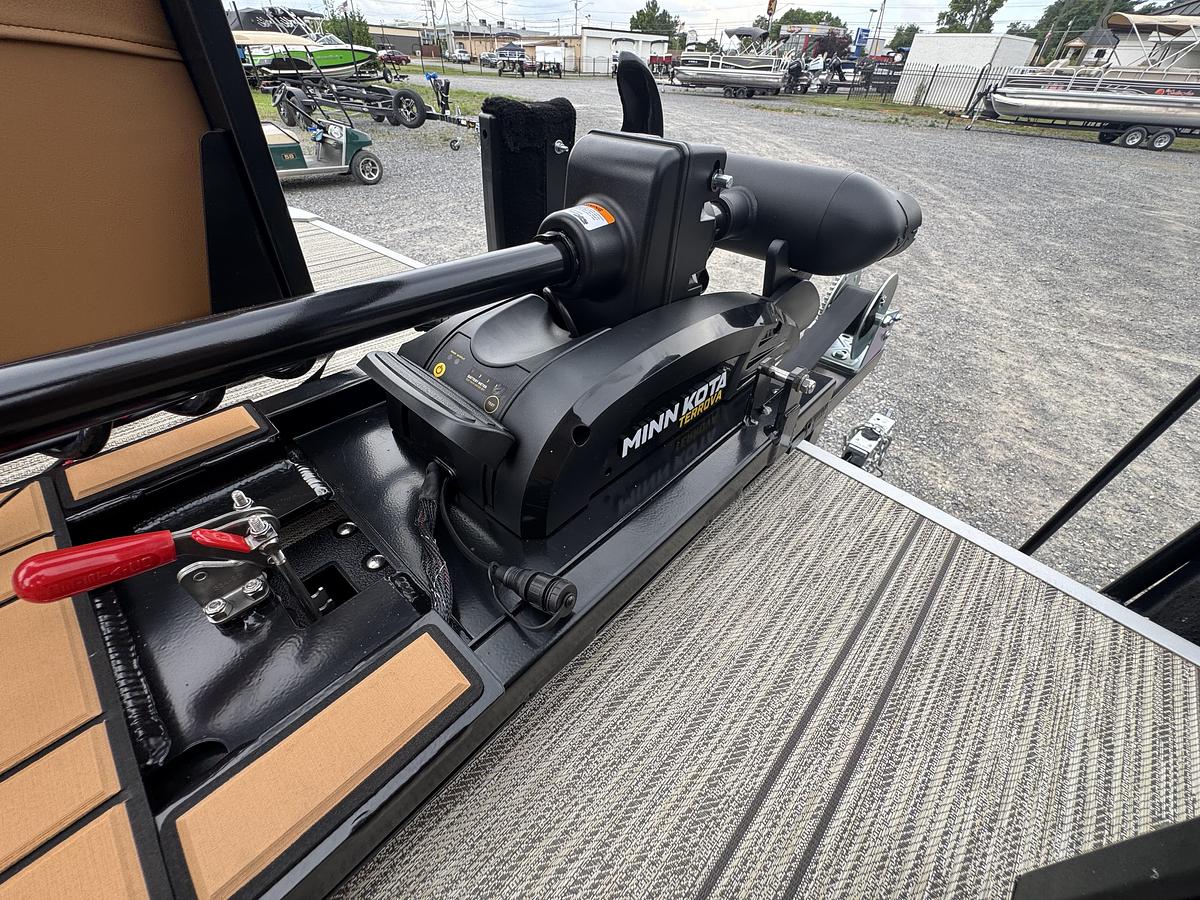 2026 Premier 230 SunSation Angler