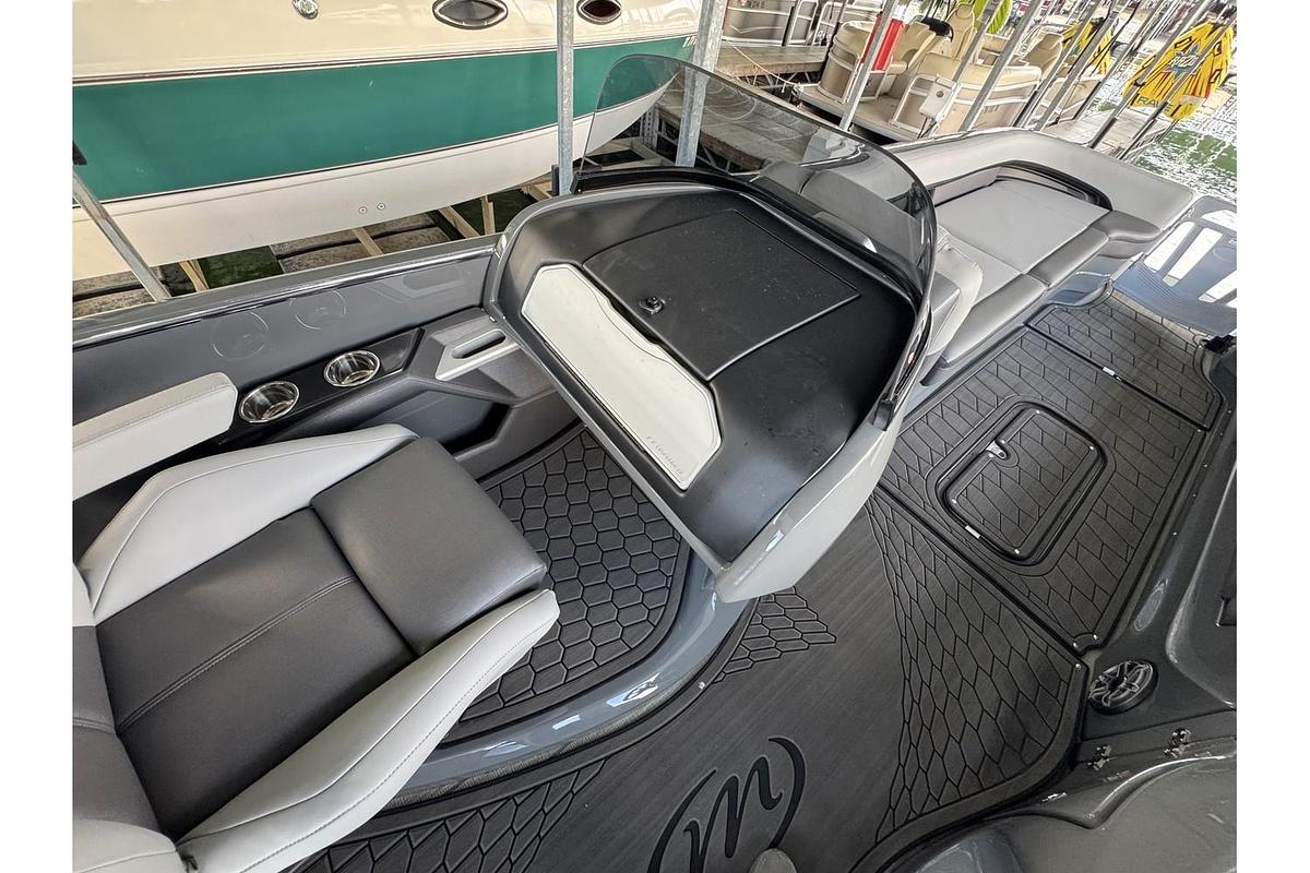 2024 Manitou XT 27 Split Rear Windshield (Srw)