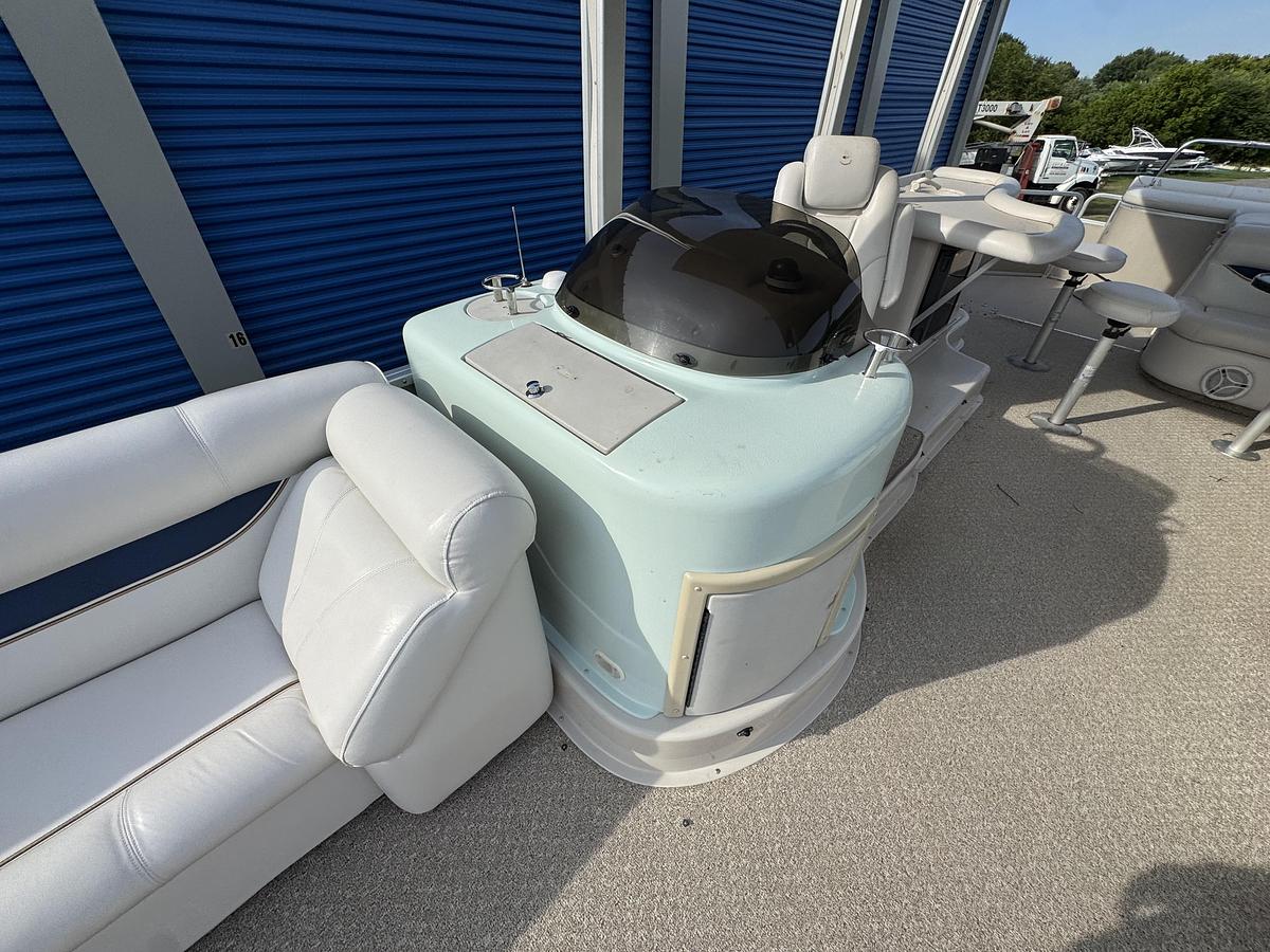 Used 2005 Premier 310 Boundary Waters UD