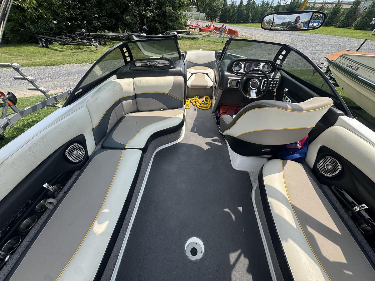 Used 2012 Malibu Wakesetter LSV