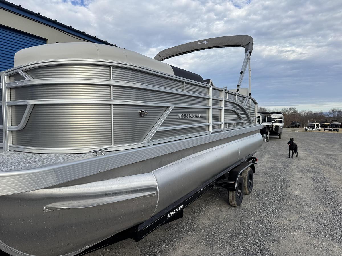 2026 Bennington 22 SSB-Tritoon