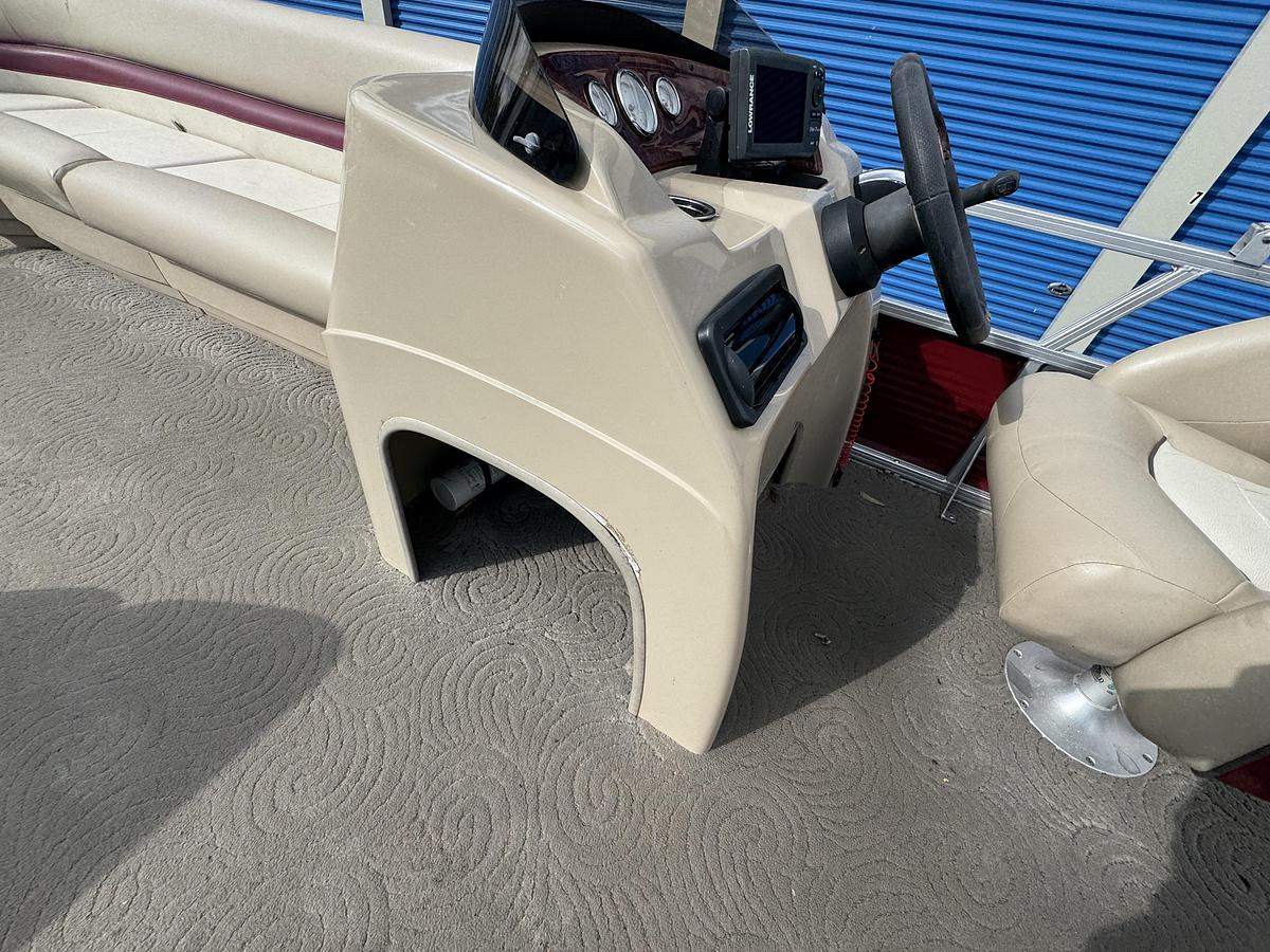 Used 2013 Sun Tracker Party Barge 22 DLX