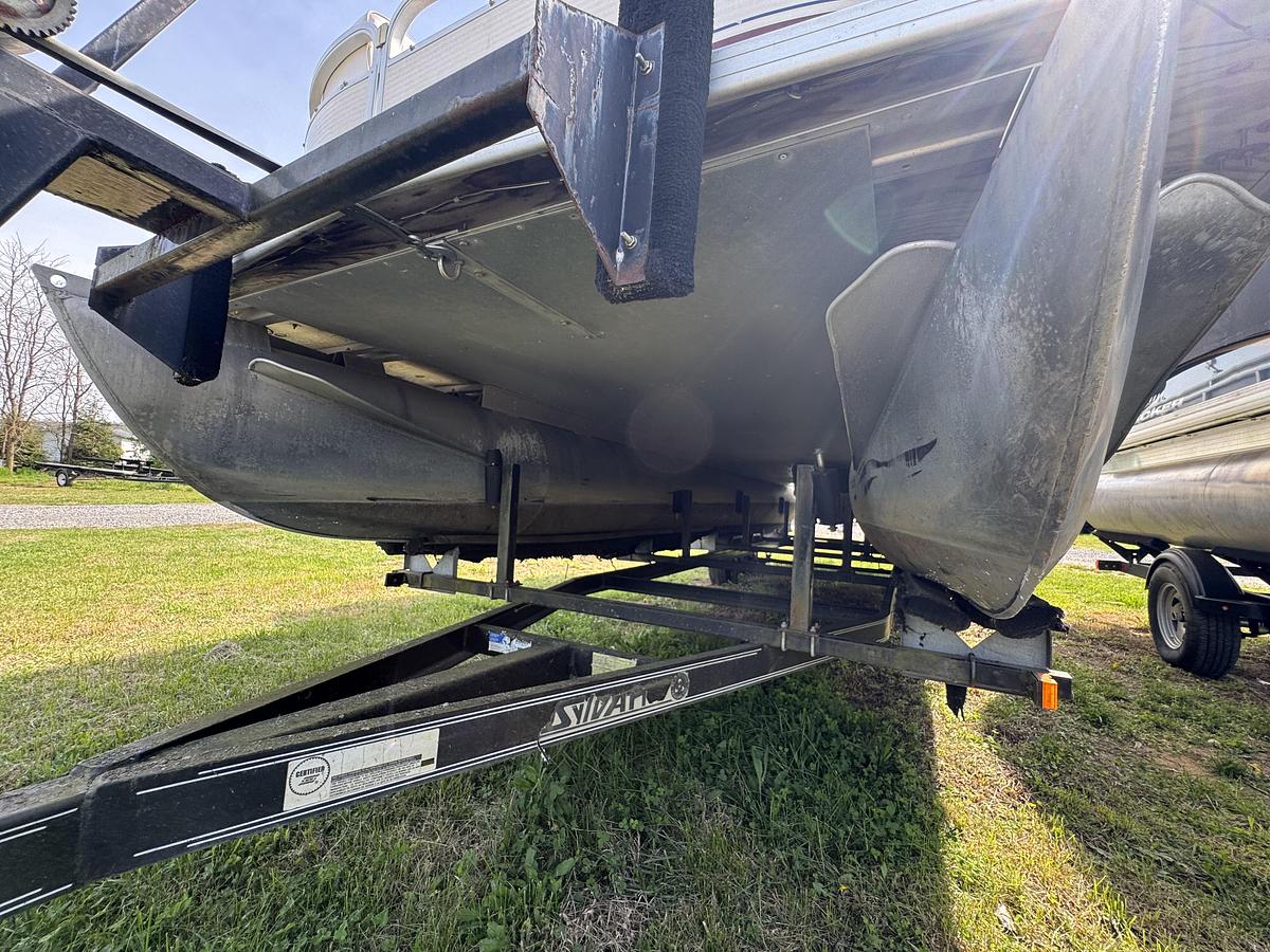 Used 2001 Sylvan Capri 8526