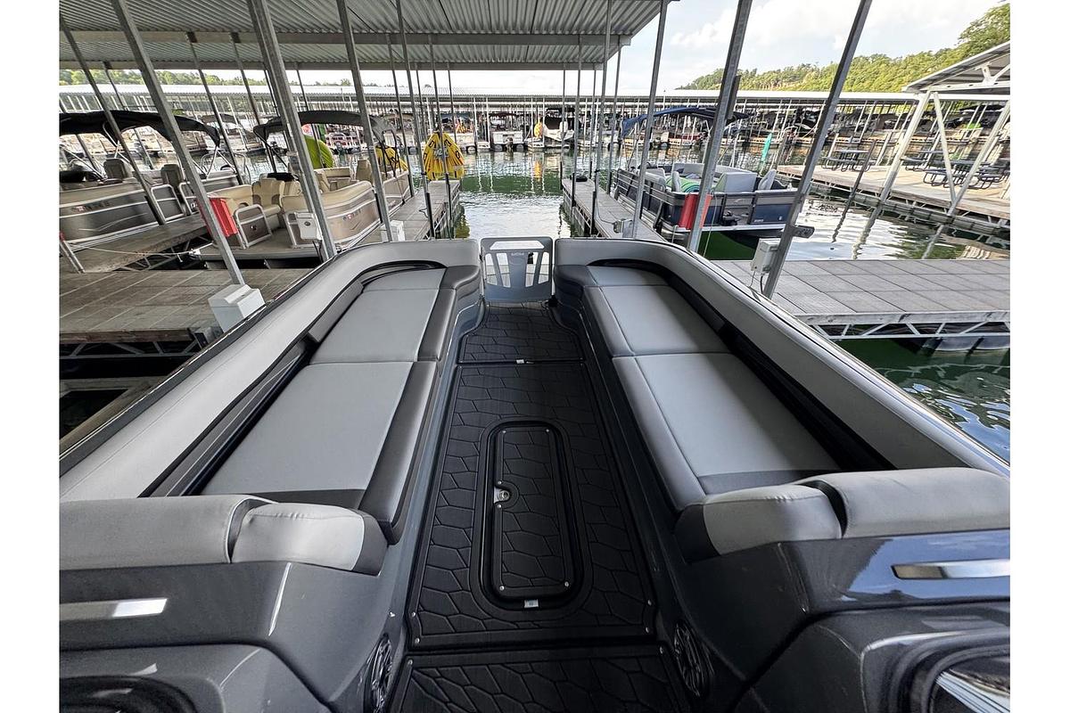 2024 Manitou XT 27 Split Rear Windshield (Srw)