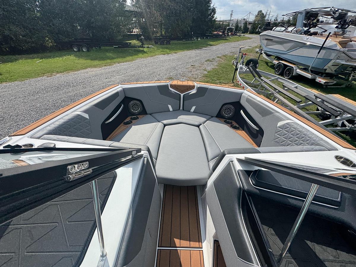 2027 Nautique Super Air GS22
