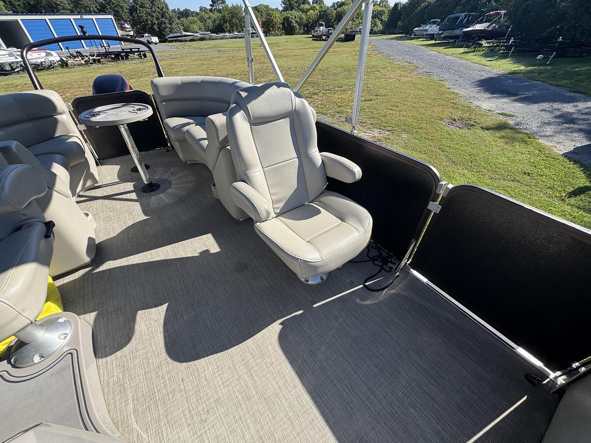 Used 2020 Premier 220 SunSpree RF