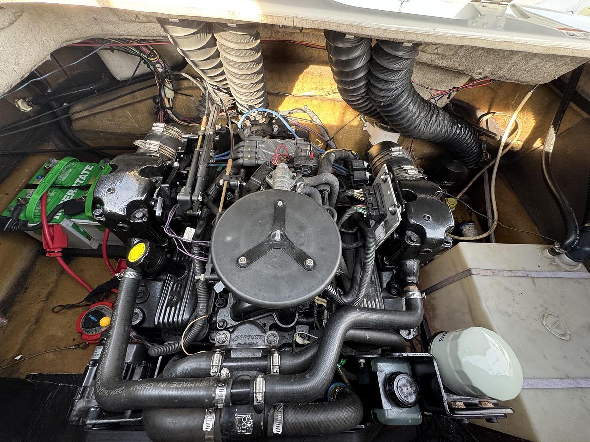 Used 2005 Larson LXI 208