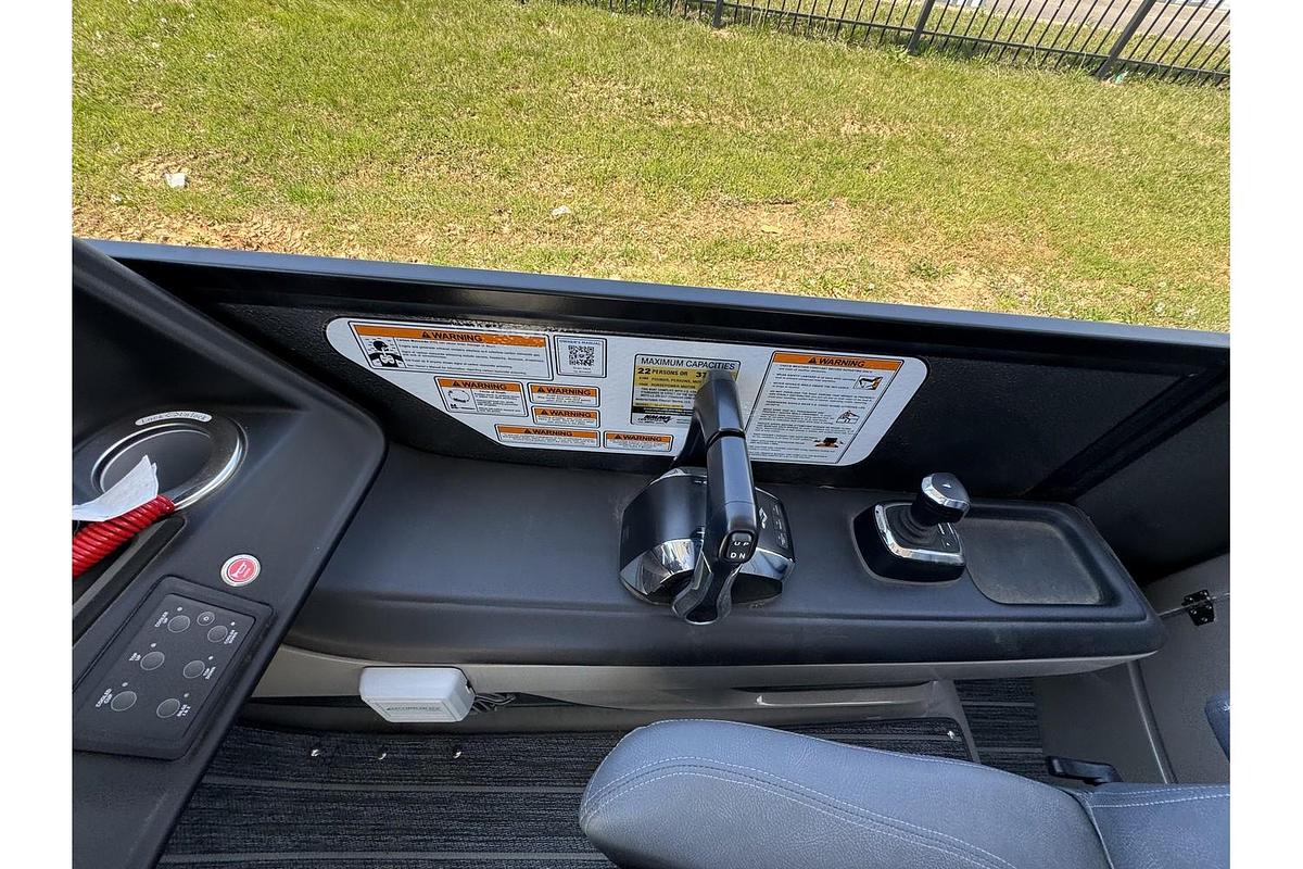 2025 Premier Escalante 330