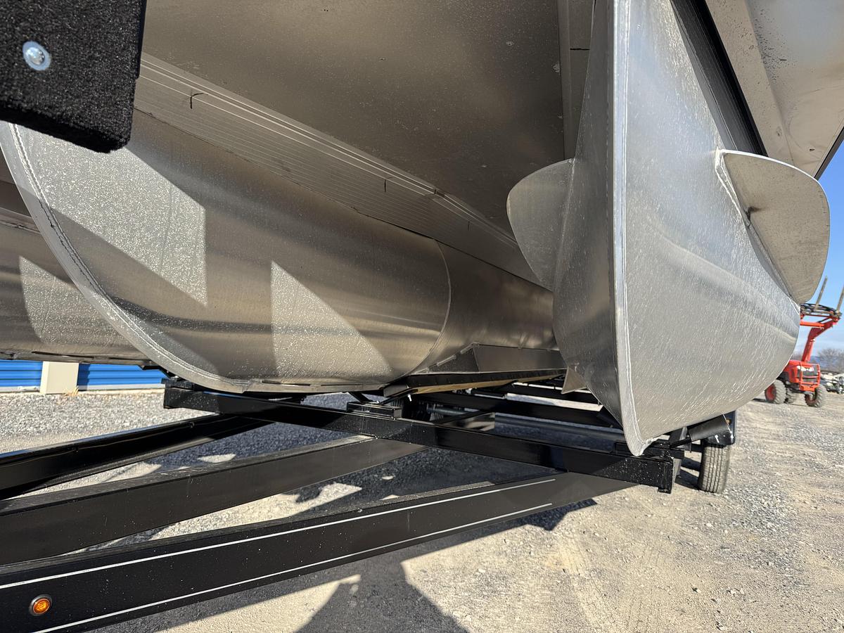 2026 Bennington 22 SSR-Tritoon