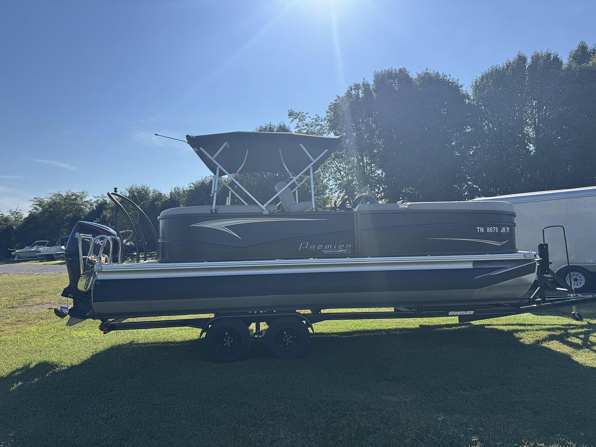 Used 2020 Premier 220 SunSpree RF
