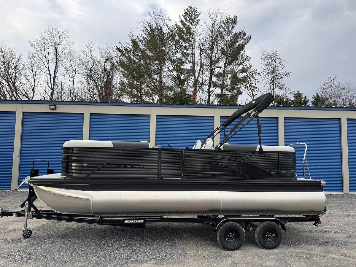 2026 Bennington 22 SSR-Tritoon