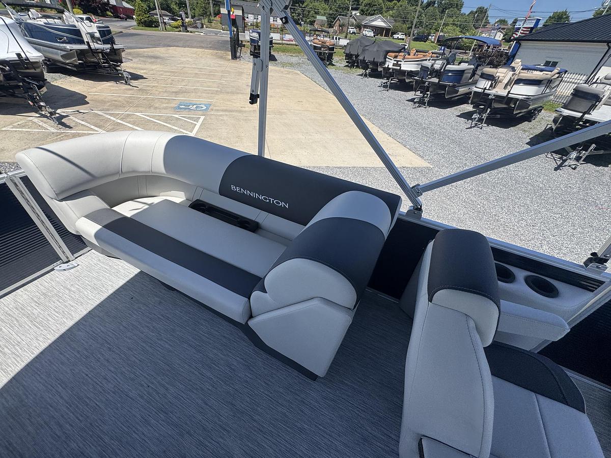 2026 Bennington 22 SSR - Tritoon