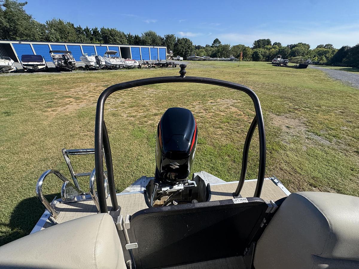 Used 2020 Premier 220 SunSpree RF
