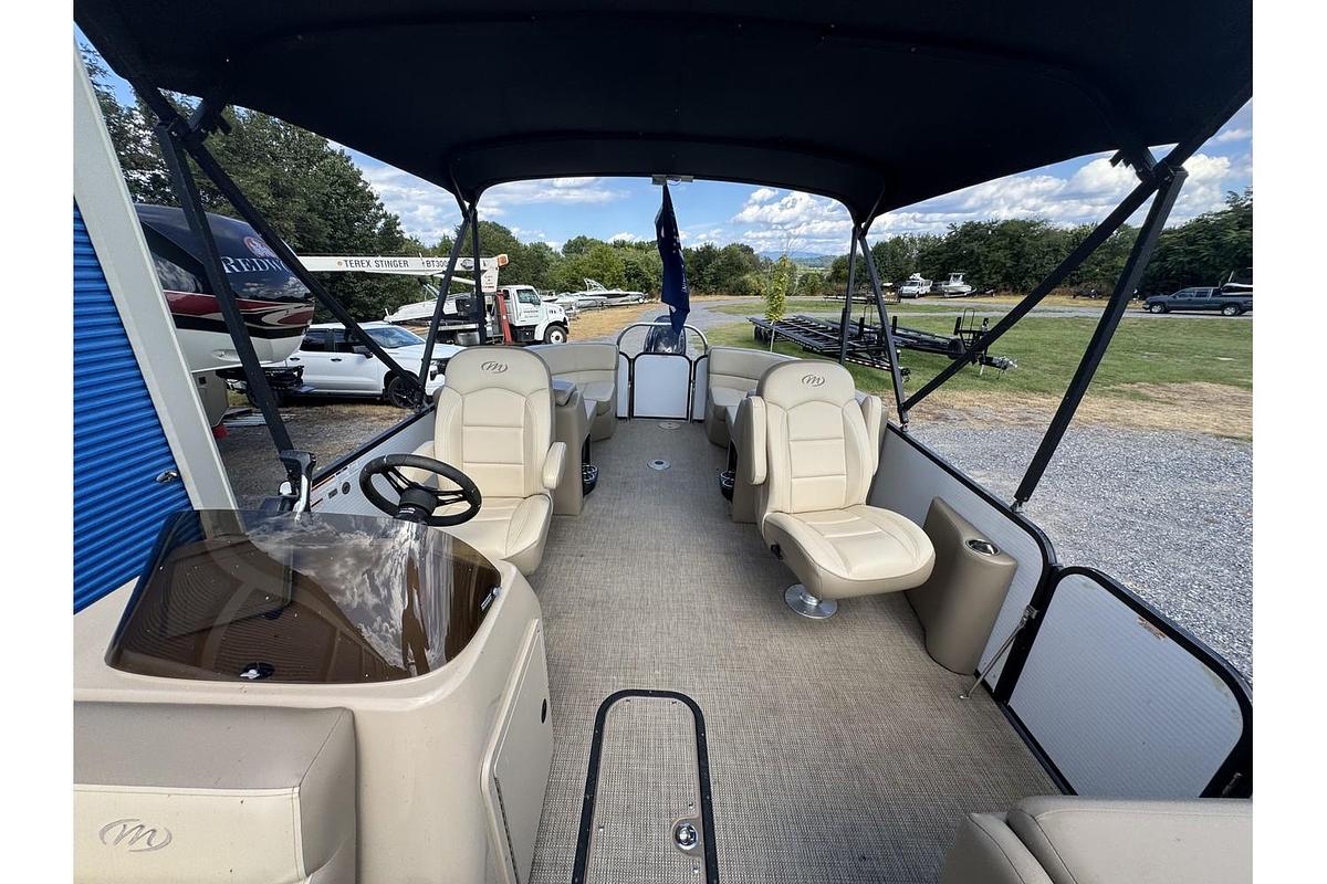 Used 2022 Manitou 23 Aurora LE RF VP II