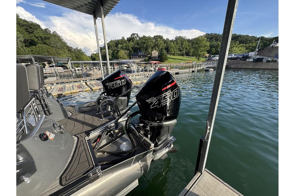 2024 Manitou XT 27 Split Rear Windshield (Srw)