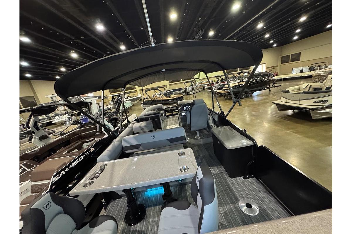 2025 Premier Solaris Rear Social