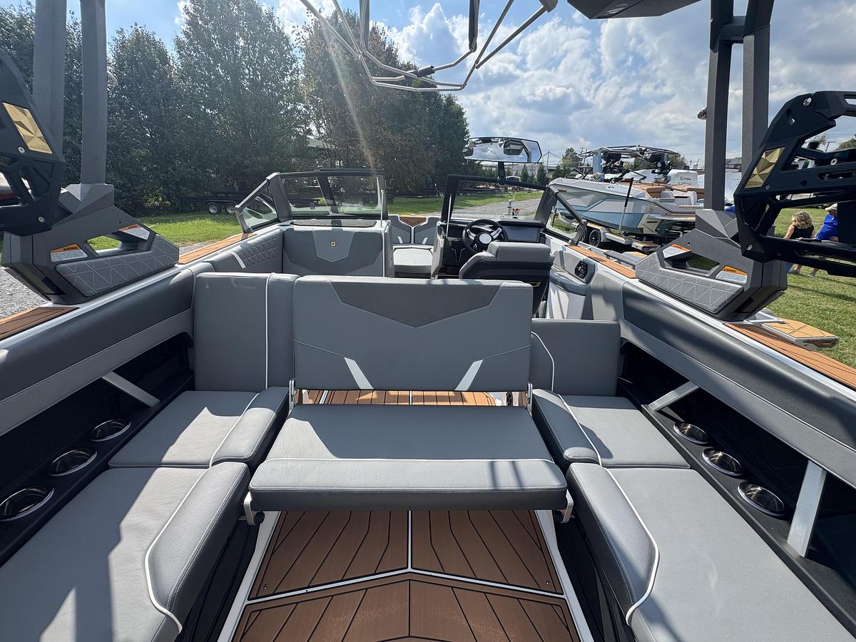 2027 Nautique Super Air GS22