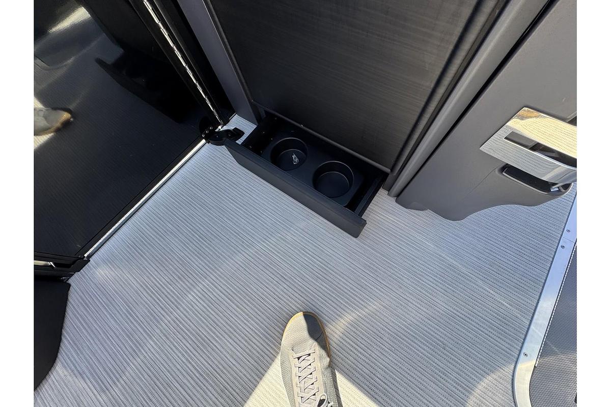 2025 Bennington 24 MFB