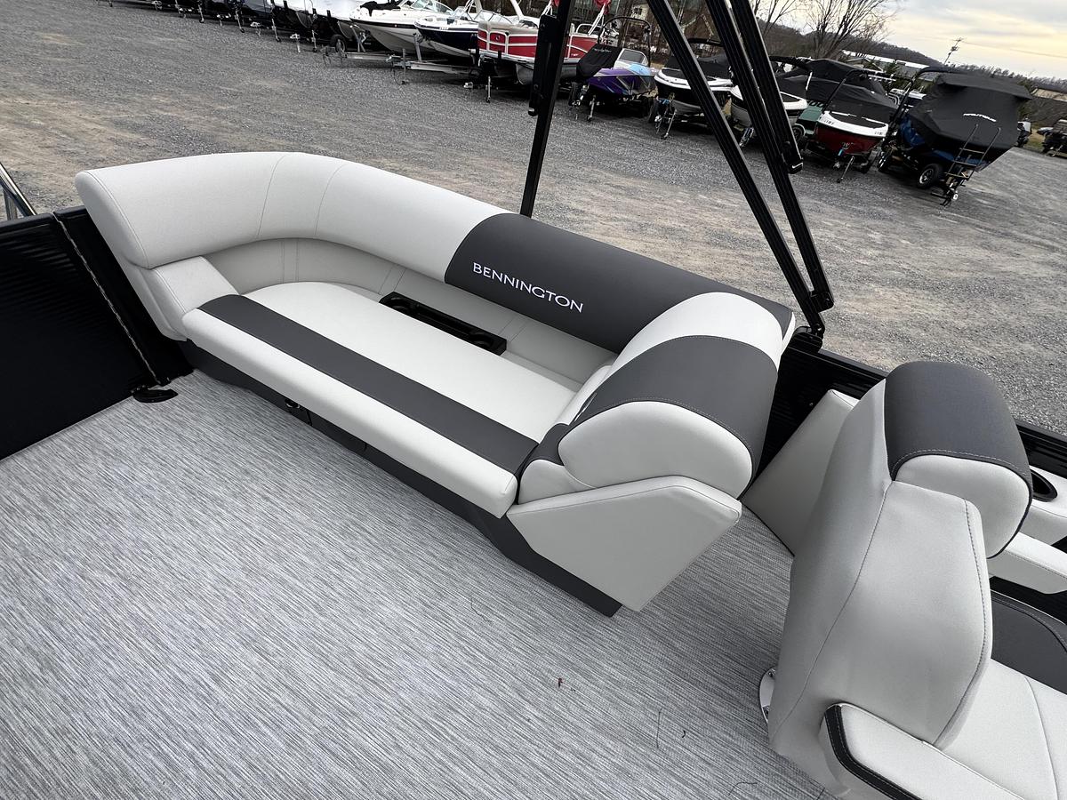 2026 Bennington 22 SSR-Tritoon