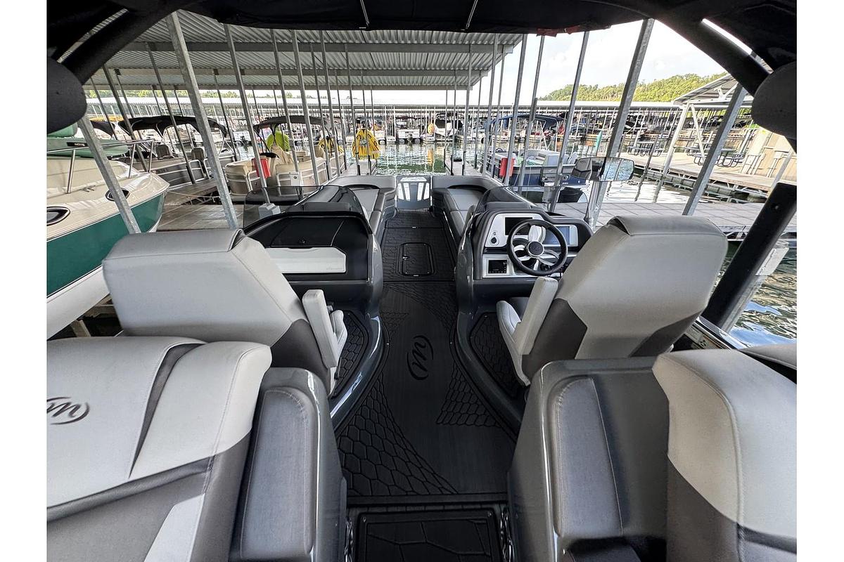 2024 Manitou XT 27 Split Rear Windshield (Srw)