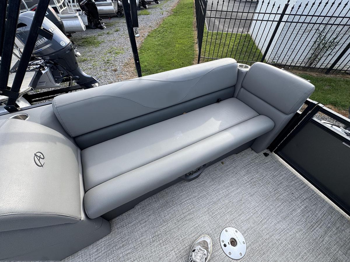 Used 2021 Avalon Venture 2280 QL