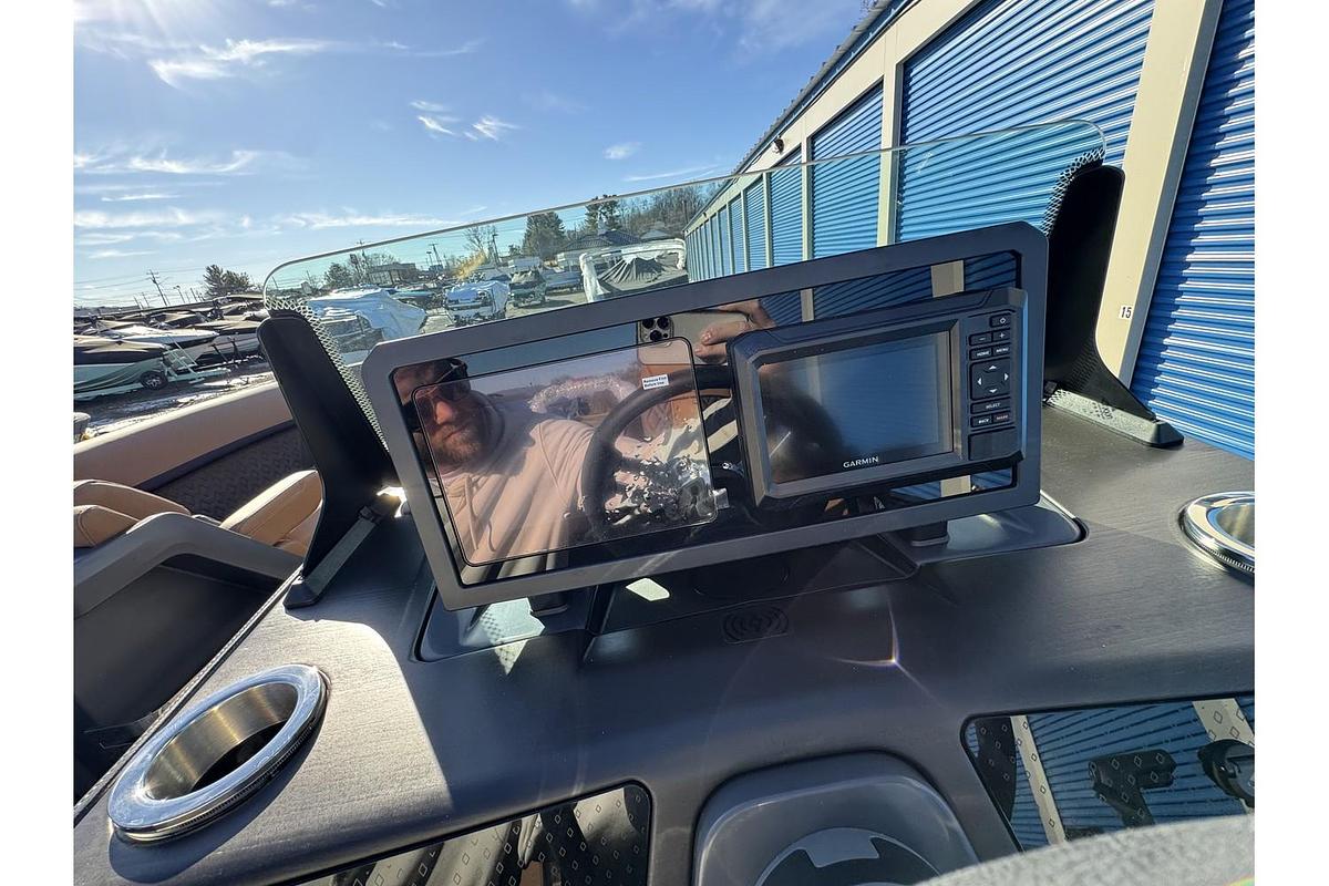 2025 Bennington 24 M Swingback