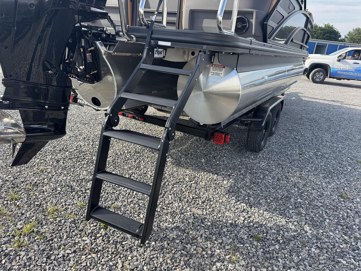2027 Bennington 22 MFB