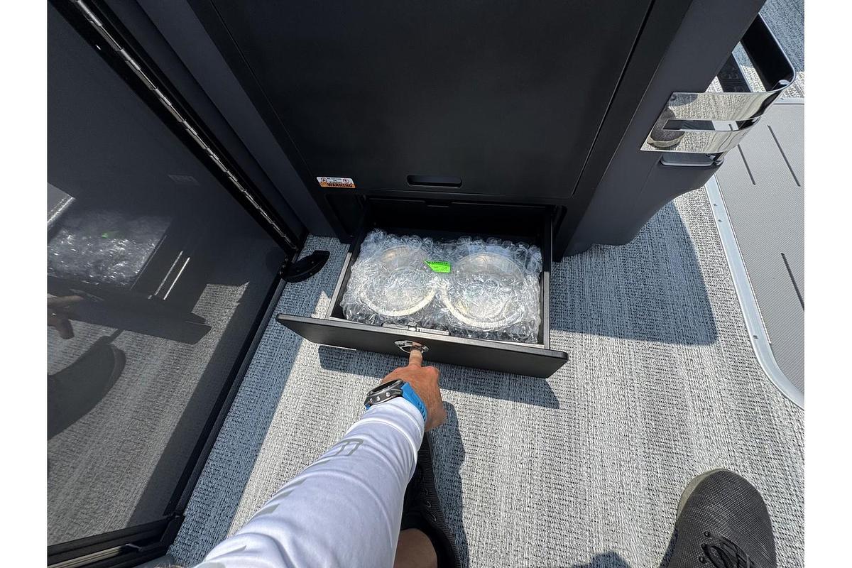 2025 Bennington 24 MFB