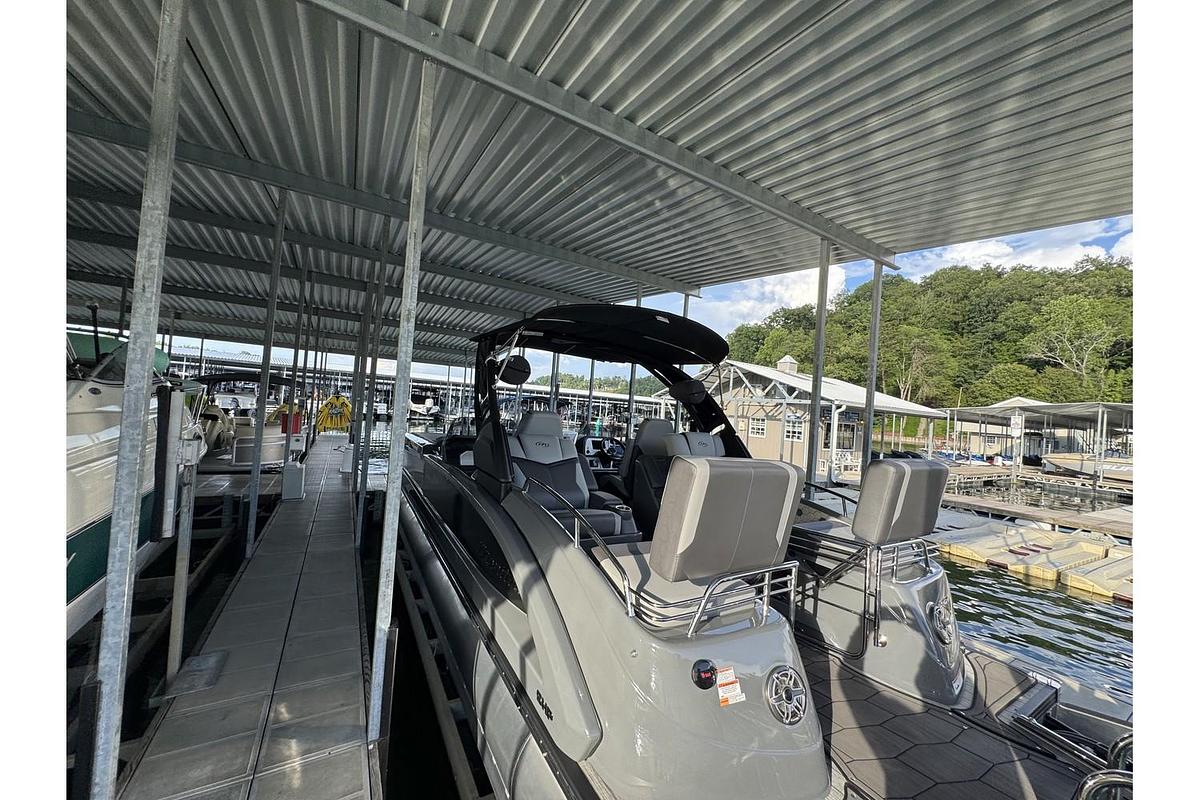 2024 Manitou XT 27 Split Rear Windshield (Srw)