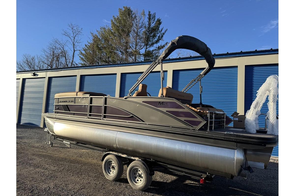 2025 Bennington 24 M Swingback