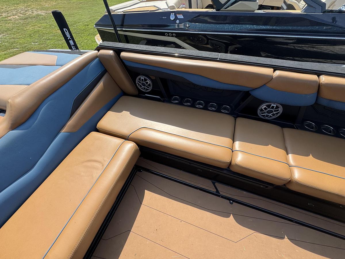 Used 2022 Axis T250