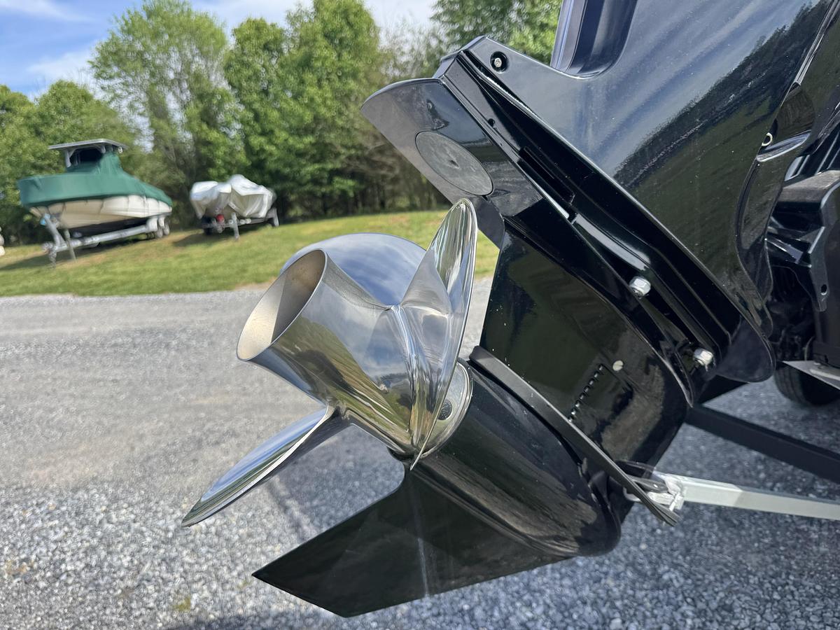 Used Sun Tracker 20 DLX Fishing Barge