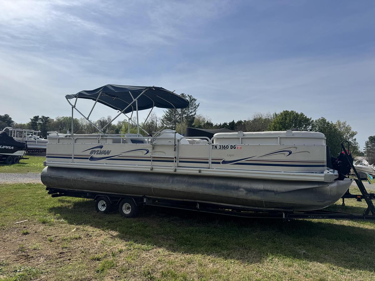 Used 2001 Sylvan Capri 8526