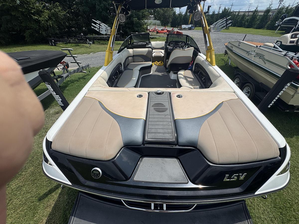 Used 2012 Malibu Wakesetter LSV