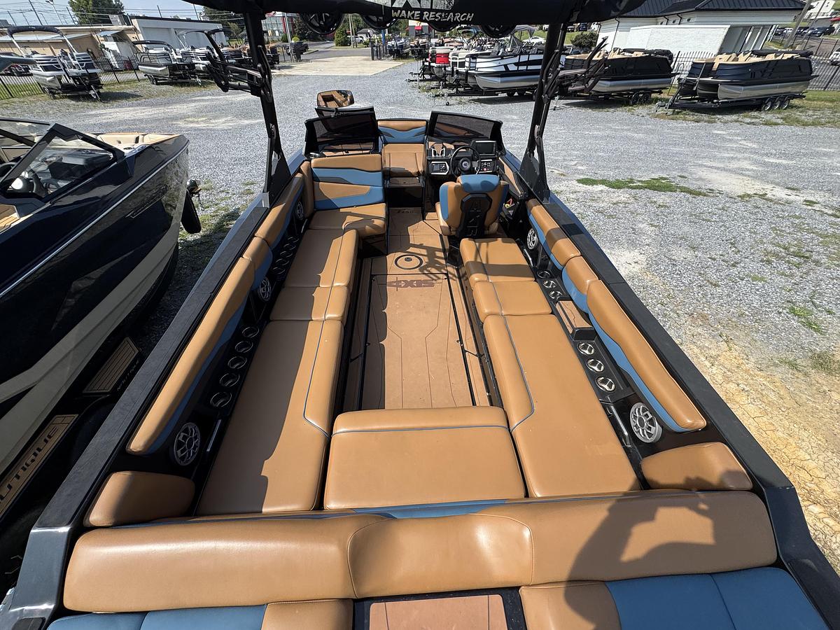Used 2022 Axis T250