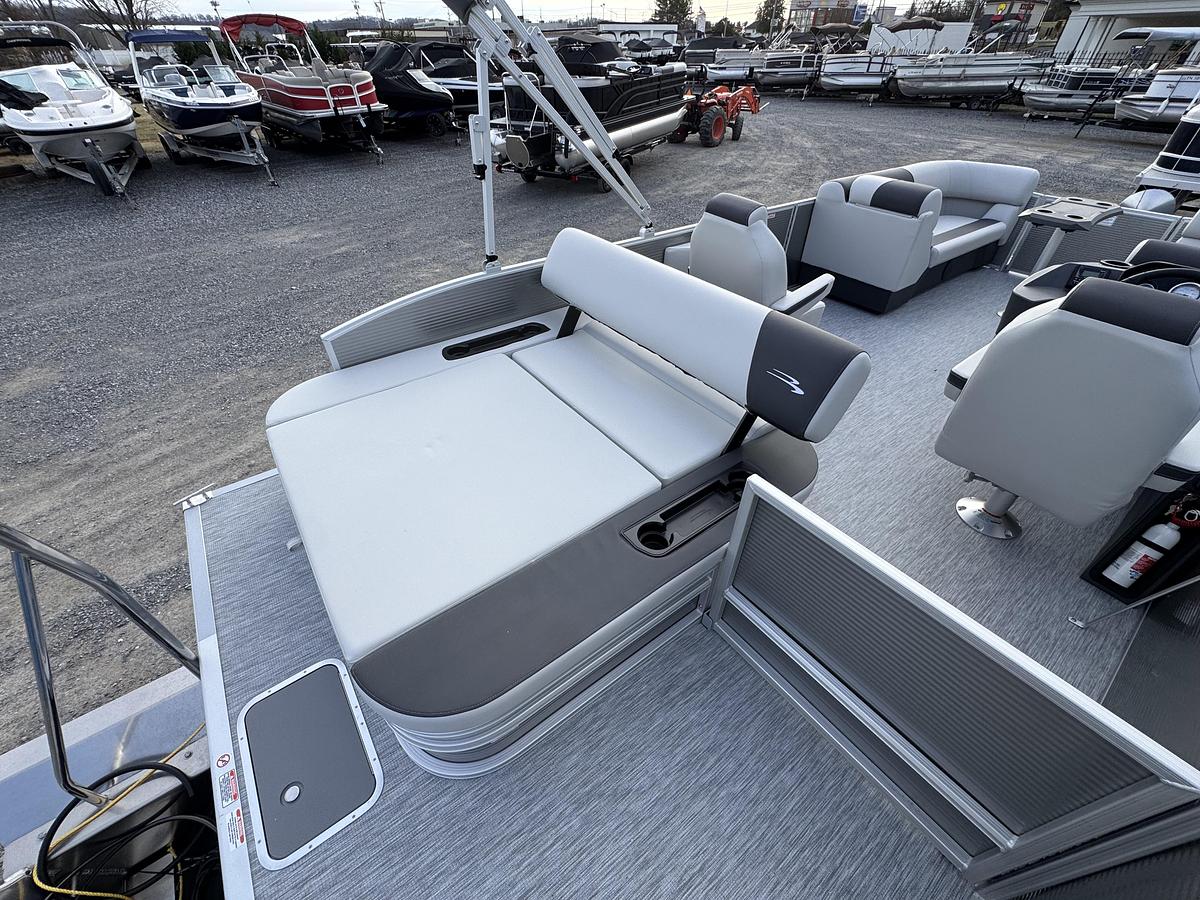 2026 Bennington 22 SSB-Tritoon