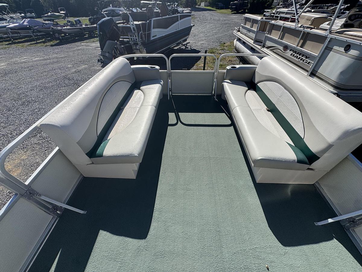 Used 1998 Grumman (Lowe) Fun Ship