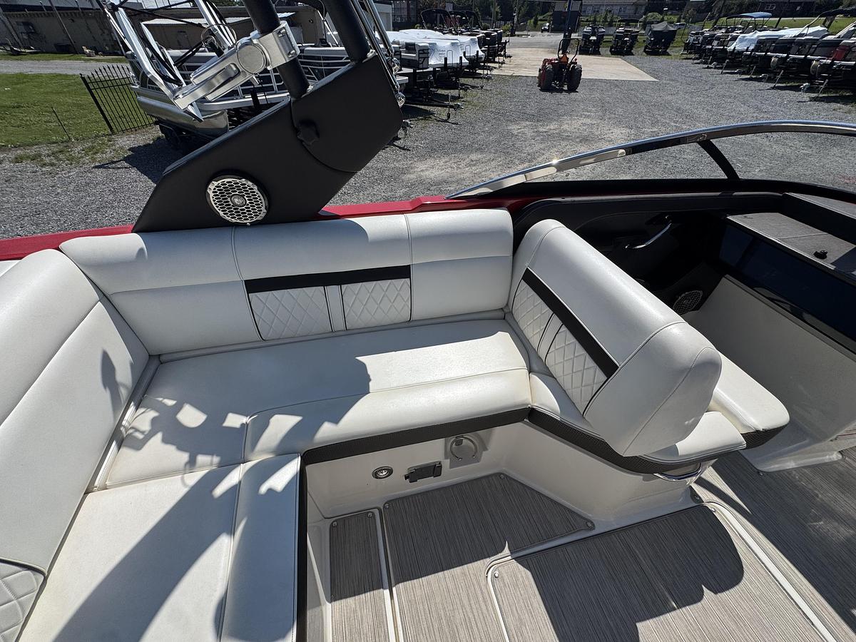Used 2017 Sea Ray 230 SLX W