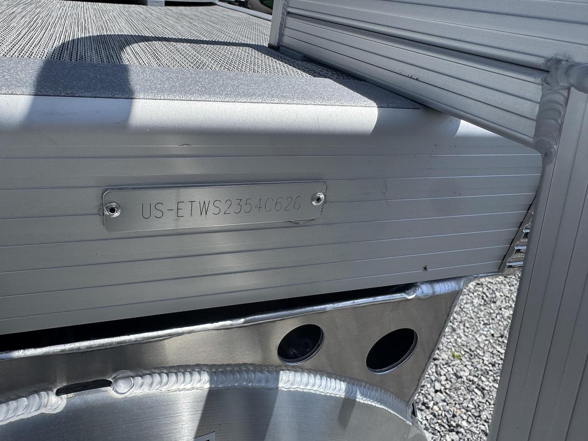 2026 Bennington 22 SSR - Tritoon