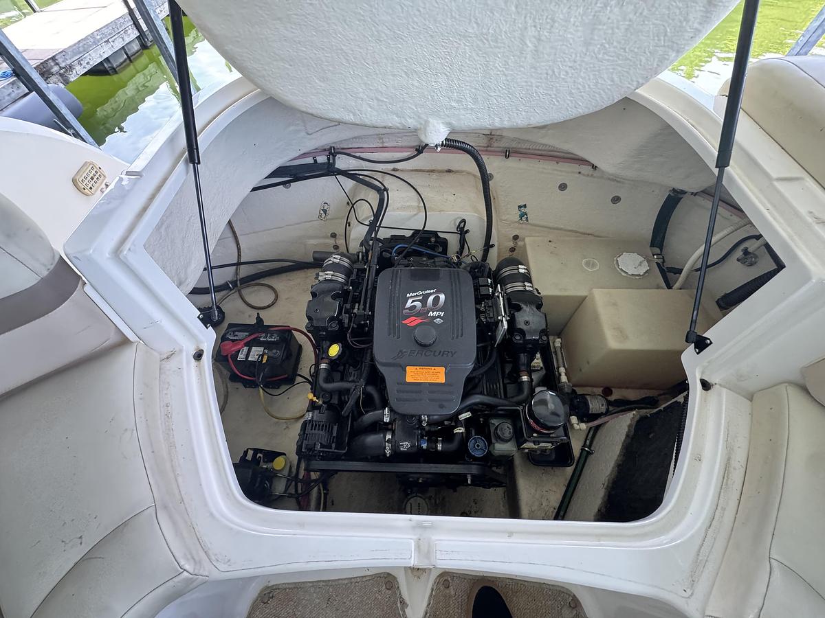 Used 2004 Chaparral 236 Sunesta
