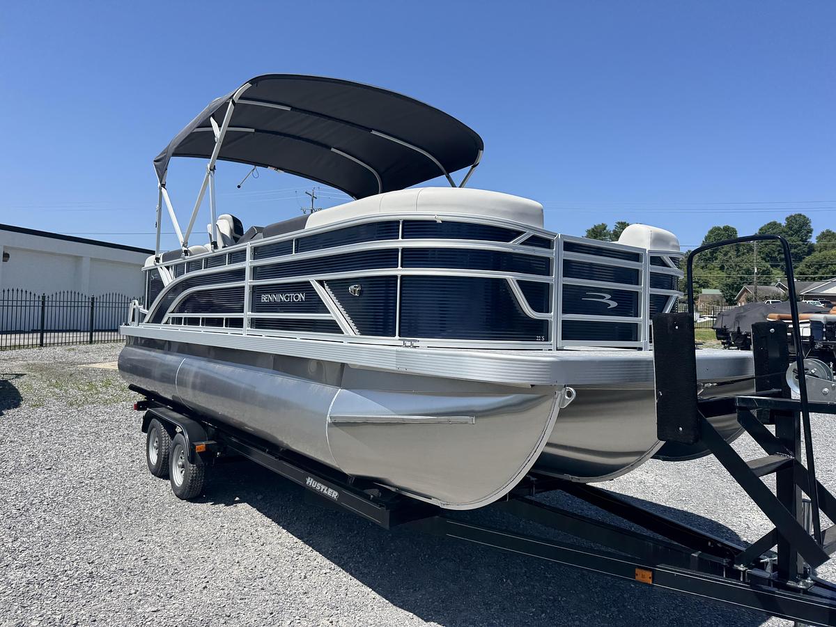 2026 Bennington 22 SSR - Tritoon