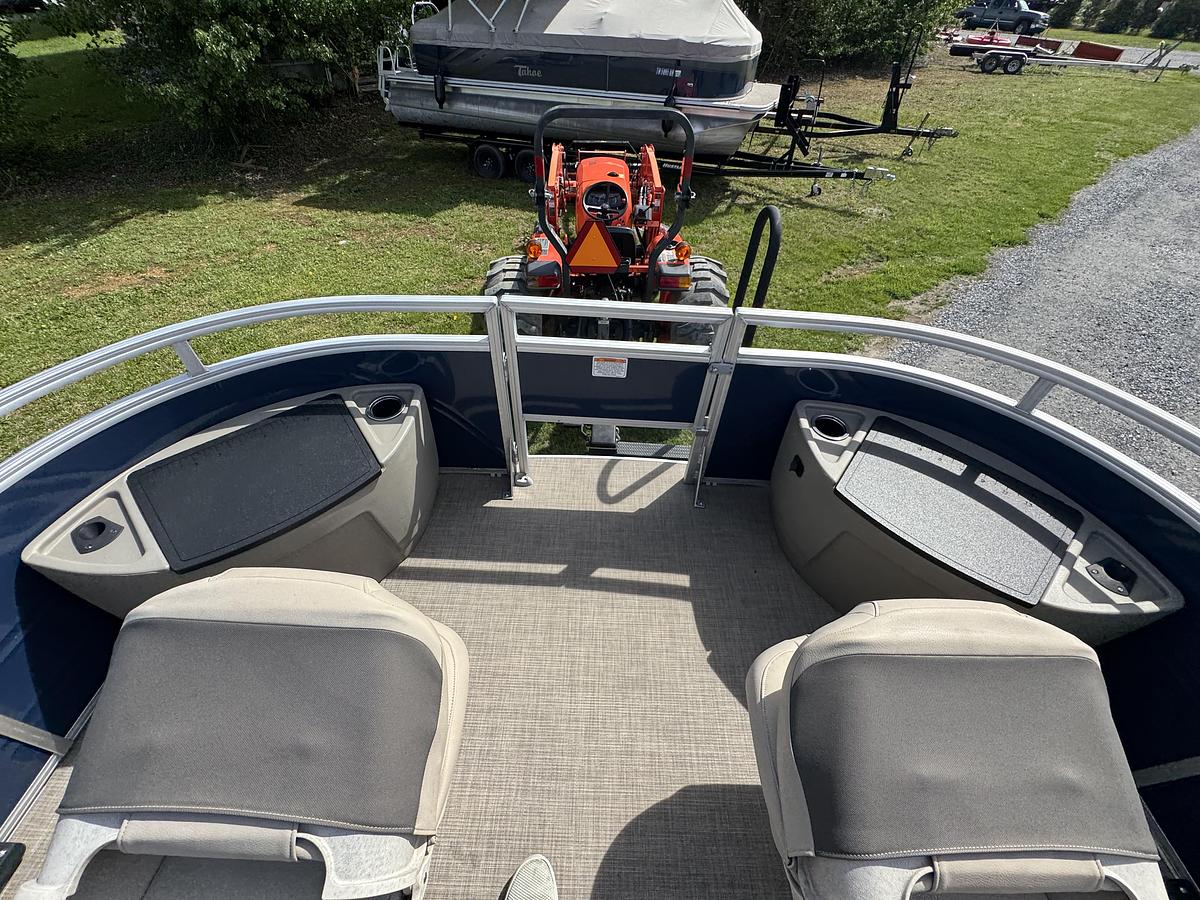 Used Sun Tracker 20 DLX Fishing Barge