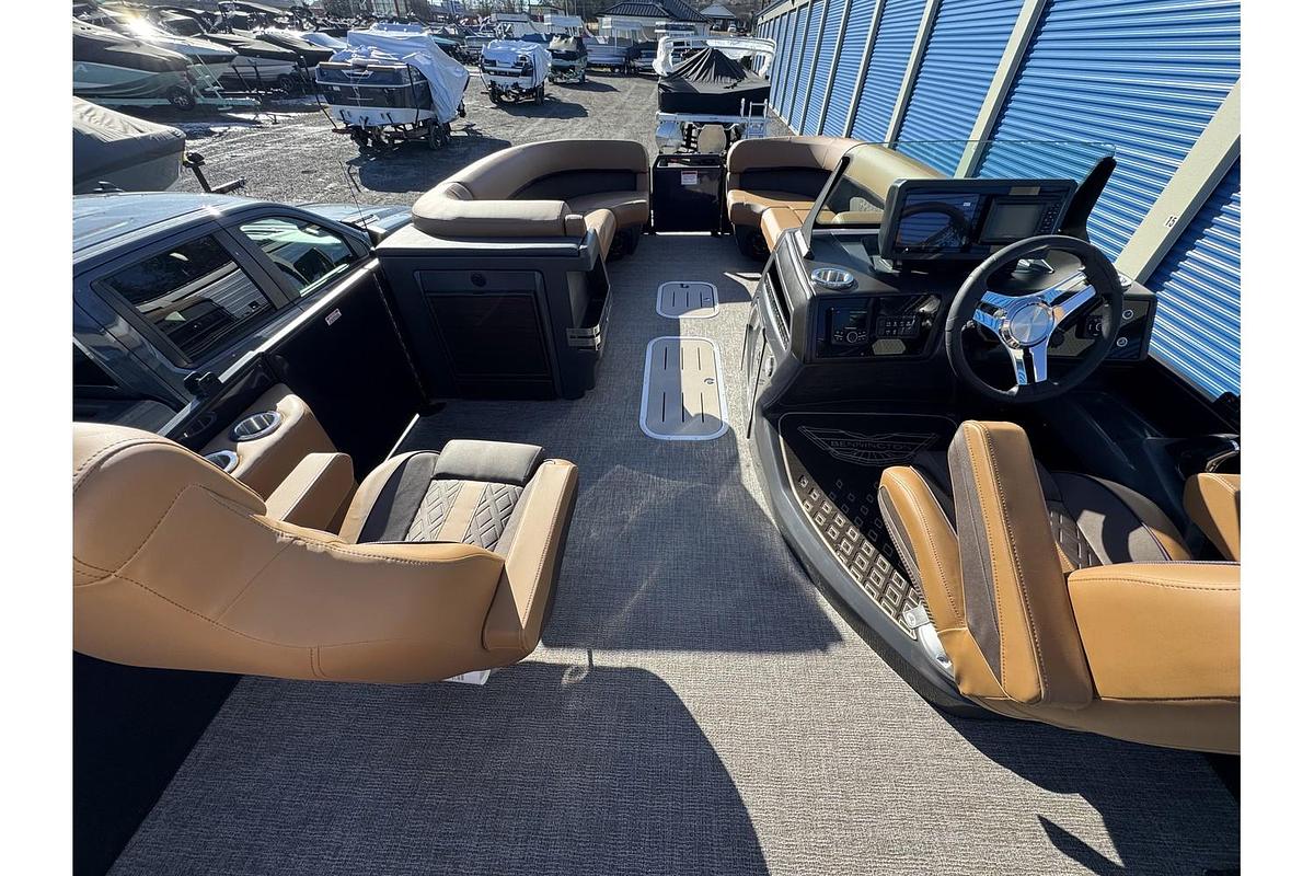 2025 Bennington 24 M Swingback