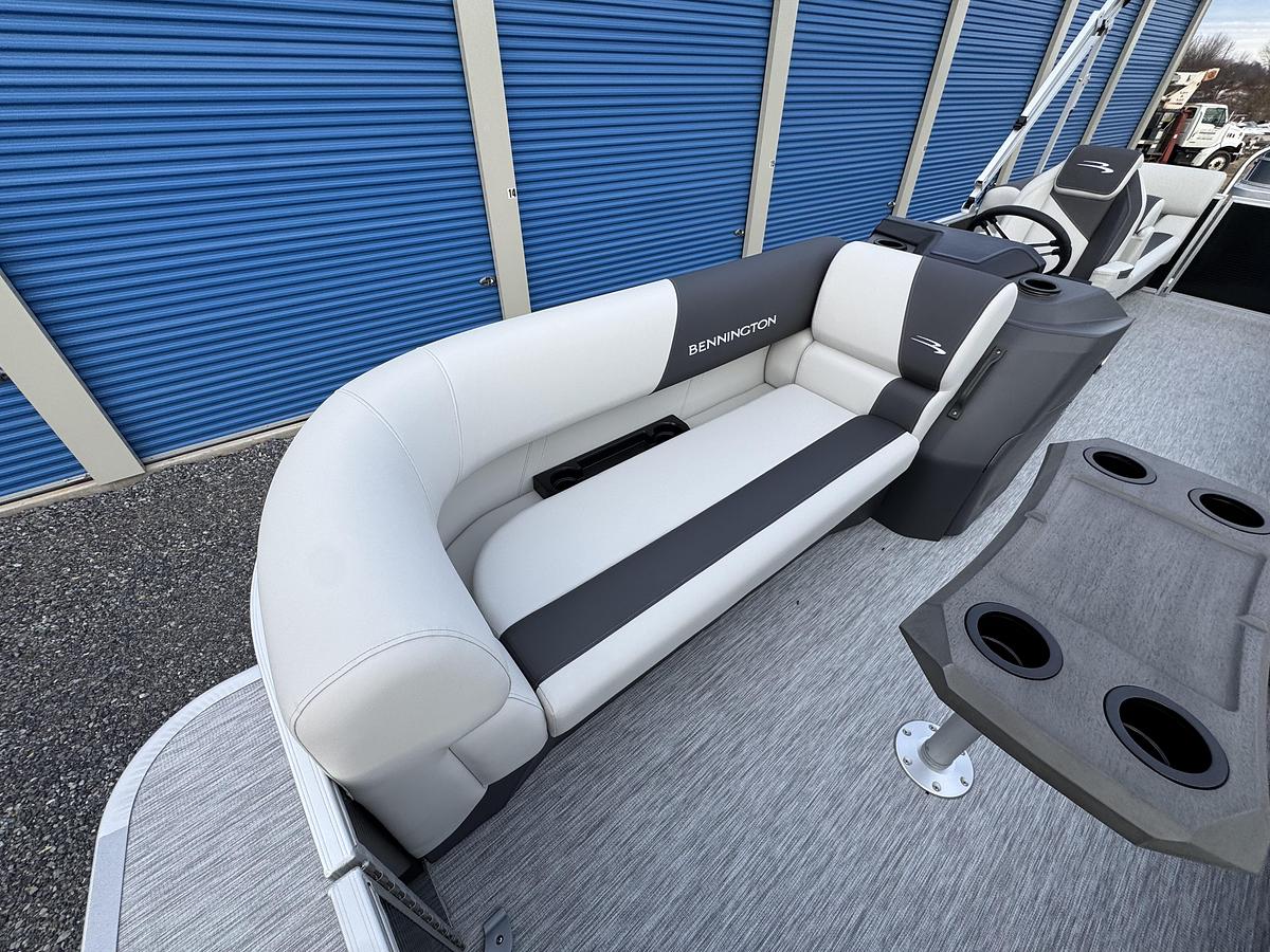 2026 Bennington 22 SSR-Tritoon