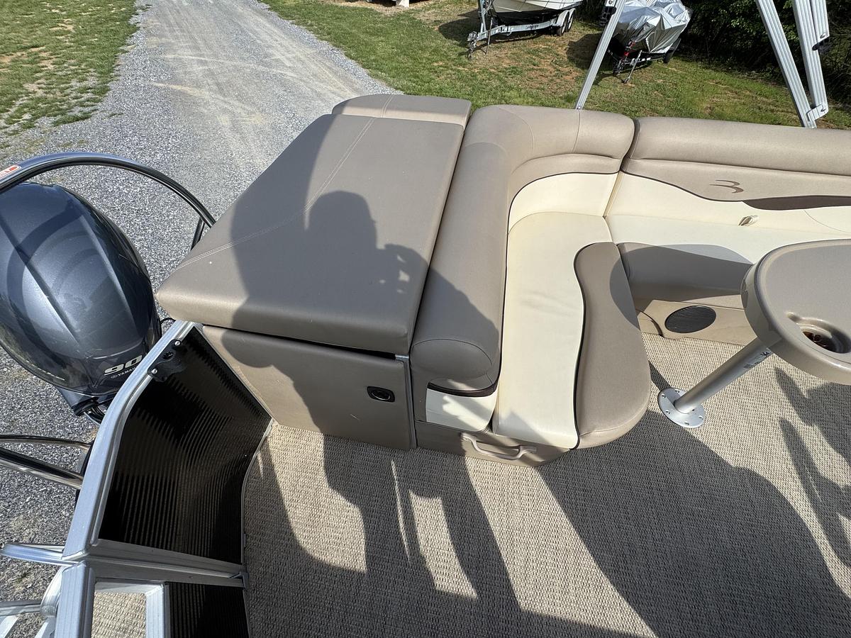 2019 Bennington 22 SL