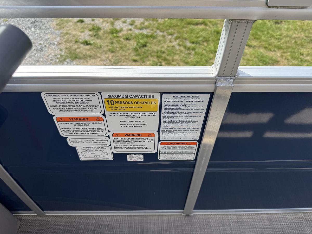 Used Sun Tracker 20 DLX Fishing Barge