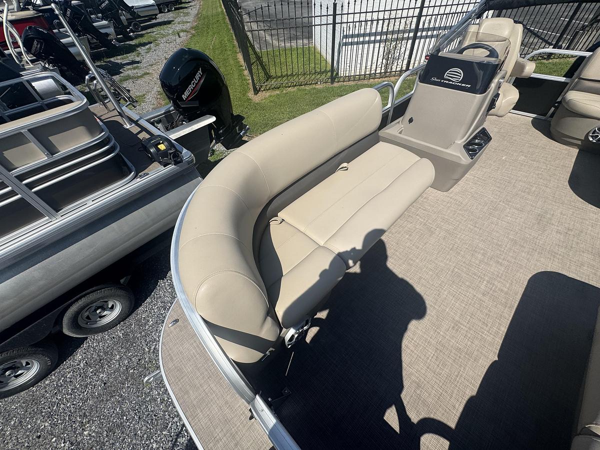 Used 2024 Sun Tracker Party Barge 16 DLX